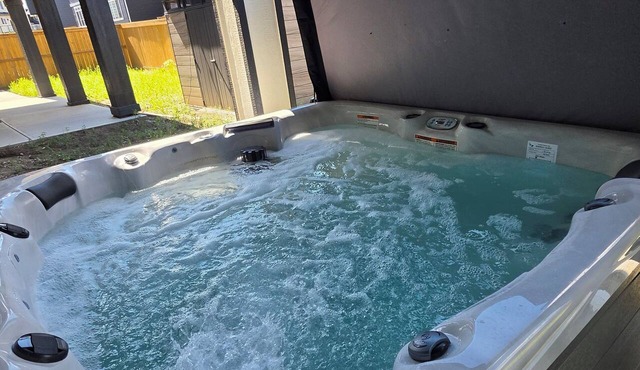 Modern & Spacious Suite close to Lake with Hot tub and Free Parking! in Chestermere