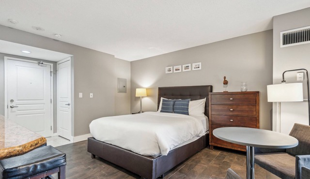 Modern Studio Condo DT Toronto