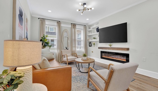 Modern World Cup 5BR Near Downtown Parking, Backyard & Walk to Train