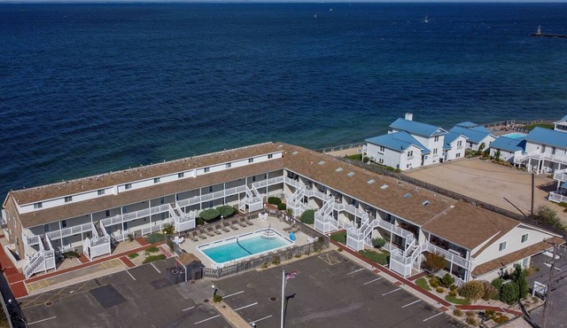MONTAUK Condo ~ Stunning Sunsets & the Sea at your Doorstep