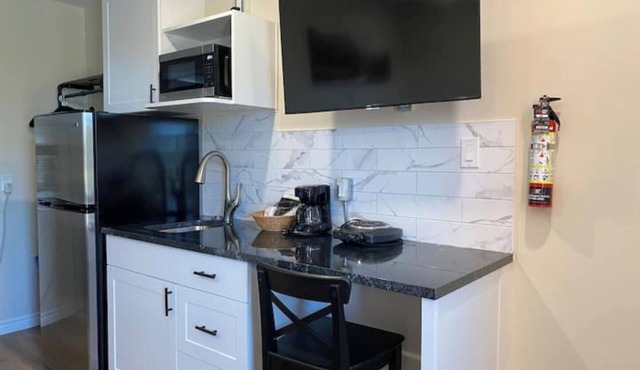 Motel 400 & Suites Single Kitchenette Unit B