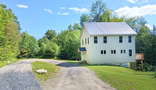 Mountain Home Between Stowe & Sugarbush W Hot Tub