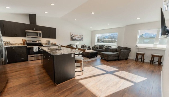 Mountain View Townhome E| Walk to Downtown Joseph in Joseph