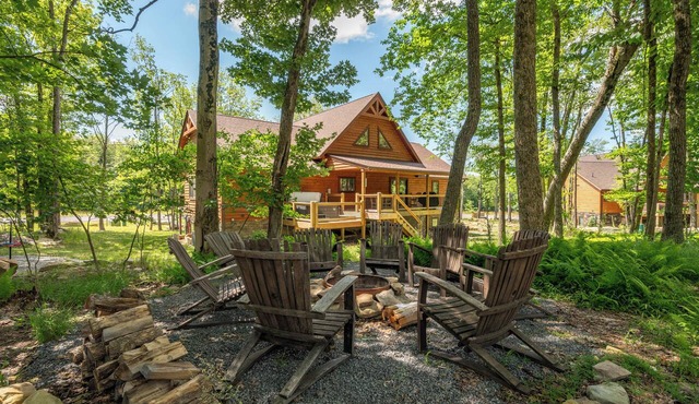 Mountaintop Views w/All Suites, Hot Tub & Arcade