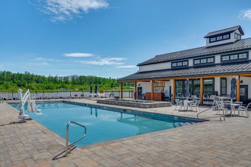 Mtn Views + Resort Perks: Cozy Cottage in Thornton