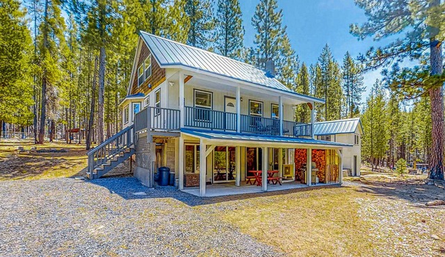 Multiple Unit Retreat w/Firepit & Enclosed Yard in Crescent