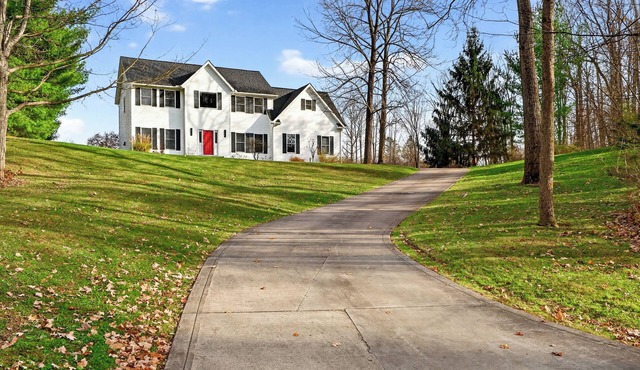 -MUST SEE- Spacious Chesterland Colonial