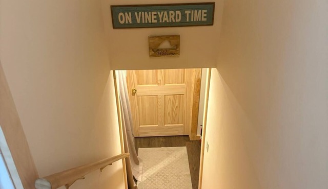 MV Sea Glenn Flowers Pleasant 4-bedroom 3-bathroom house with AC in Oak Bluffs