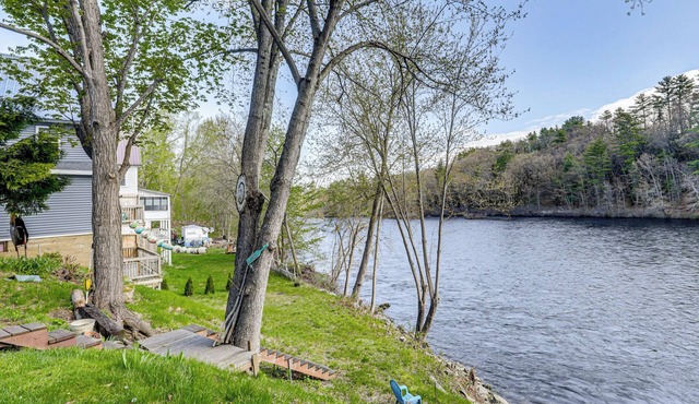 Near Trails & Lakes! Pemigewasset River Townhome