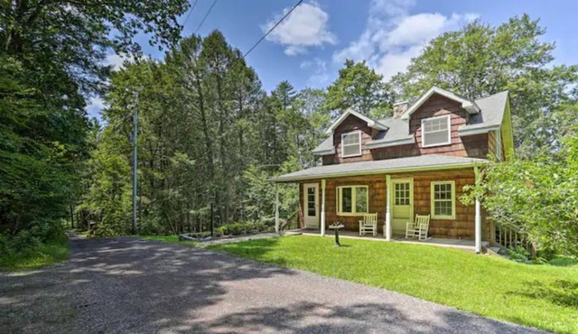 New 1 acre Pond! Cottage on 4 acres. Large Grill. Pet Friendly.