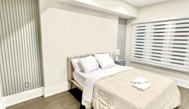 *NEW* 6 BR Luxury Stay Steps Away from Yorkville