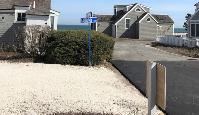 New ACs, new paint, new linens and towels!Prime spot, right on the beach path!