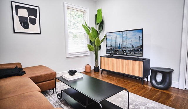 New Home - Close to Beach & Yale