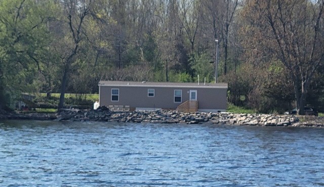 New Lakefront Gem- 140ft Private Shoreline & Dock, AC, Kayaks, Firepit