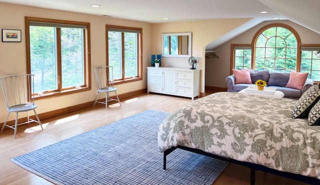 NEW! Large Studio Apartment : Close to the Guilford Green : Pets Welcome!
