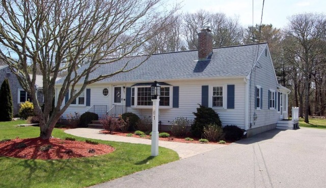 New Listing! Cozy Cottage near Mayflower Beach.
