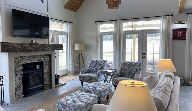 New Luxury Home w/Sauna Directly on the 11th Fairway of the Owls Nest Resort NH