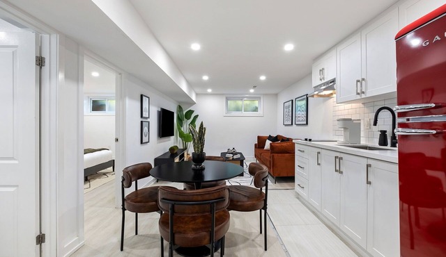 *NEW* Modern & Spacious Unit in North York | Monthly Stays | Work Desk | Laundry