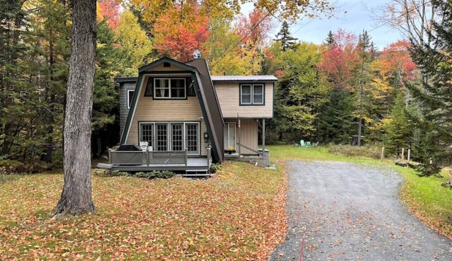 New! Mt Snow Chalet w/land, privacy, relaxation