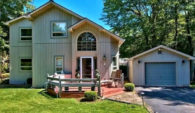 New on Vrbo-Paradise in ❤️ of Poconos. Great escape 🏡 High ⚡️ speed internet