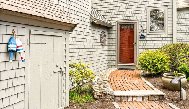 New Rental - 2 bedrooms, 2 baths, deck overlooking golf course