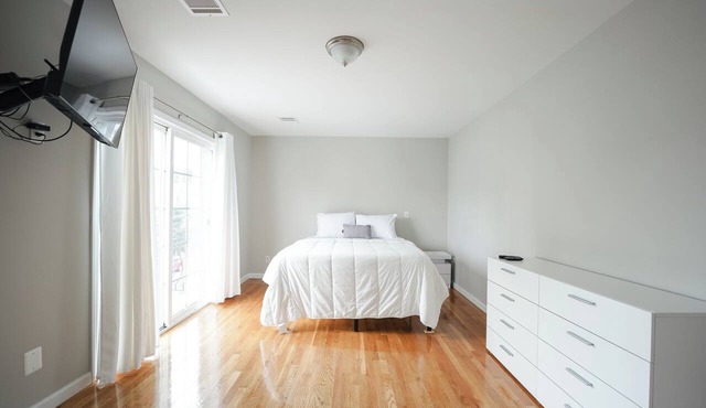 Newark Liberty Gem Brick House - Apt 3