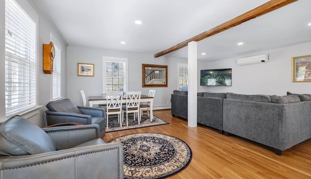 Newly remodeled 3BR+ overlooking cranberry bog. 11mins to beach. Sleeps 8