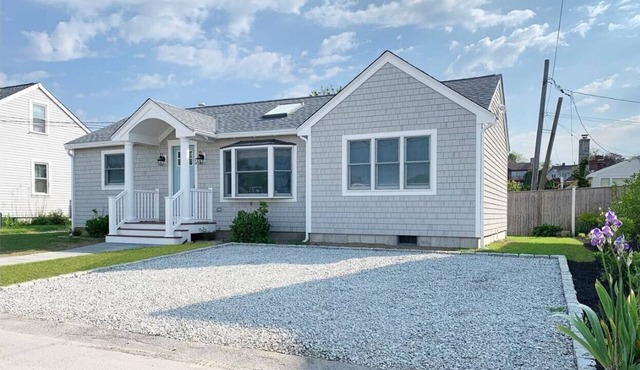 Newly renovated 2 bedroom and 2 bath cottage.