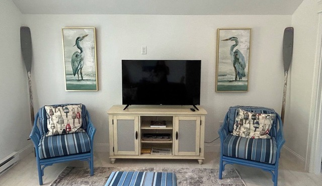 Newly renovated 2-bedroom cottage in welcoming Wells with AC