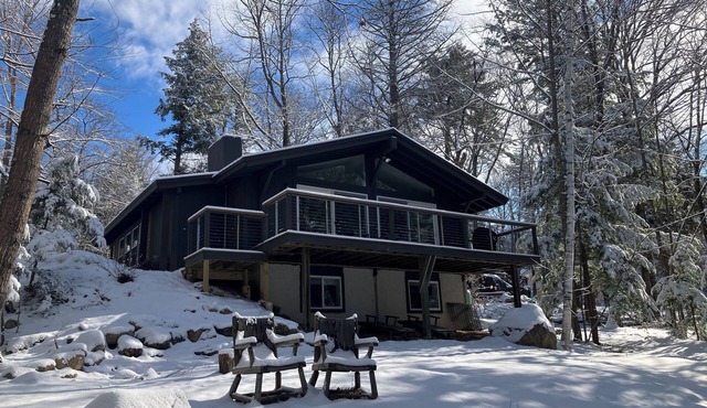 Newly-renovated, family-friendly 3 bed 2 bath chalet in peaceful private setting