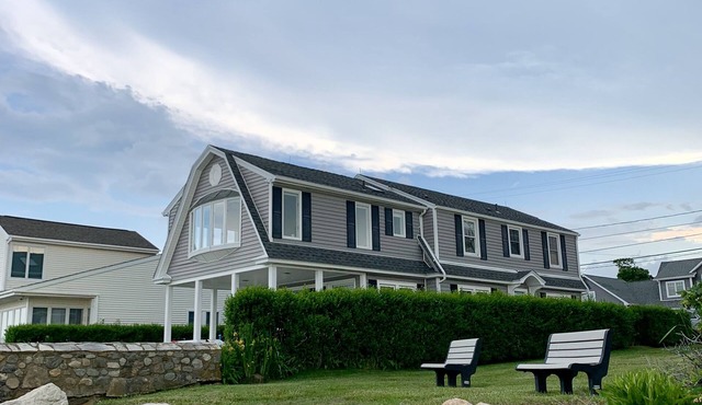 NEWLY RENOVATED GORGEOUS WATERFRONT HOUSE — Located in Black Point Beach