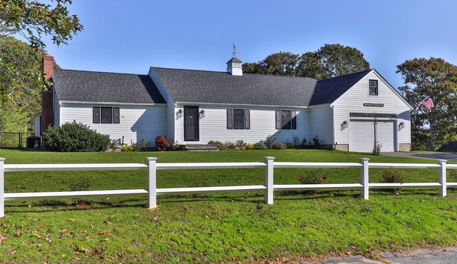 Newly renovated house 3 minutes to Wequassett Resort and 7 minutes to CBI.