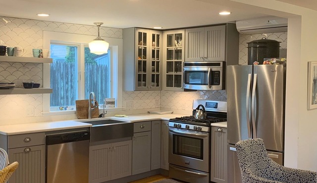 Newly renovated in the Heights! Walk to the Beach