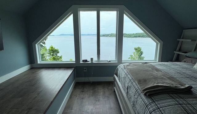 Newly renovated Lake House Retreat - 30 mins to Jay Peak Resort