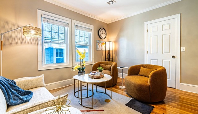 Newly Renovated Modern Retreat l Near T