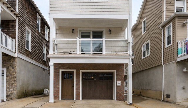 Newly Renovated Spacious 5-bedroom + Rooftop Deck + Walk to Everything