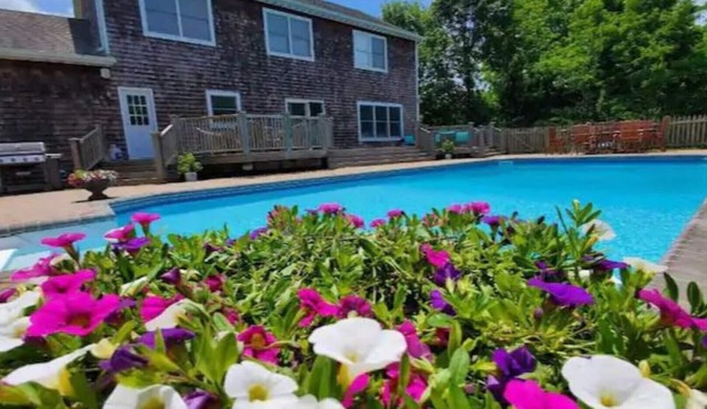 Newly renovated Westhampton escape near beach