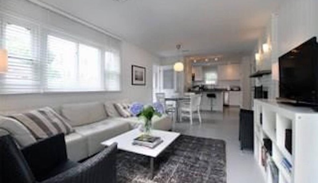 NEWPORT AREA Private Modern Cottage, Walk to Beaches! FULLY FURNISHED! in Middletown