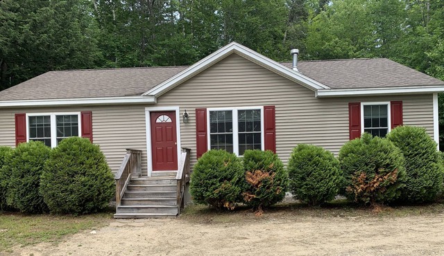 NH House Ski,Camp, Hike,Swim,boat, hunt close to Plymouth State ,weekly monthly