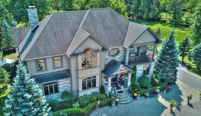 Niagara River Idyll Q+ Luxurious Queen with own bathroom