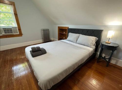 -No53- Lovely Large Room in a House - 10 min to Green Line and Red Line T Stations & Tufts University - Centrally Located at Somerville Boston