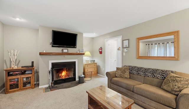 North Creek Townhome | Covered Heated Pool + Recreation Center | Fox Lair