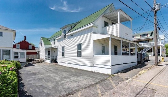 Ocean Breezes at Salty Air Suites, Suite C – New Balcony, 3BR, walk to the Beach
