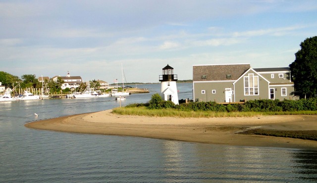 Ocean Street Inn on Hyannis Harbor