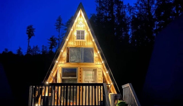 Ocean View Cabins at the Laughing Oyster in Powell River