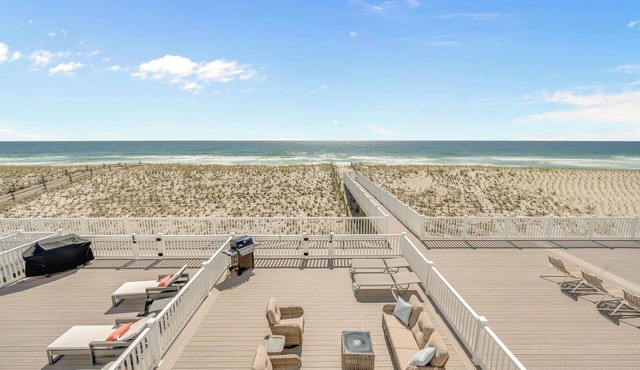Oceanfront - New 3-bedroom & Loft Suite - Townhome in Ortley Beach