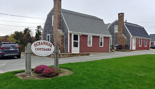 Oceanside Cottage w/3 Bedrooms and Private Beach