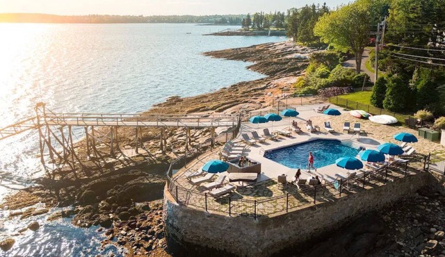 Oceanview Lodge | Fireplace + Private Porch