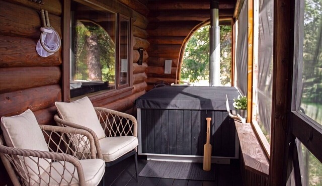 Off-Grid Wilderness Cabin with Mountain Views, Hot Tub, Sauna & Canoes in Provincial Park