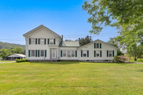 On 22 Acres! Retreat w/Views in Burlington Flats